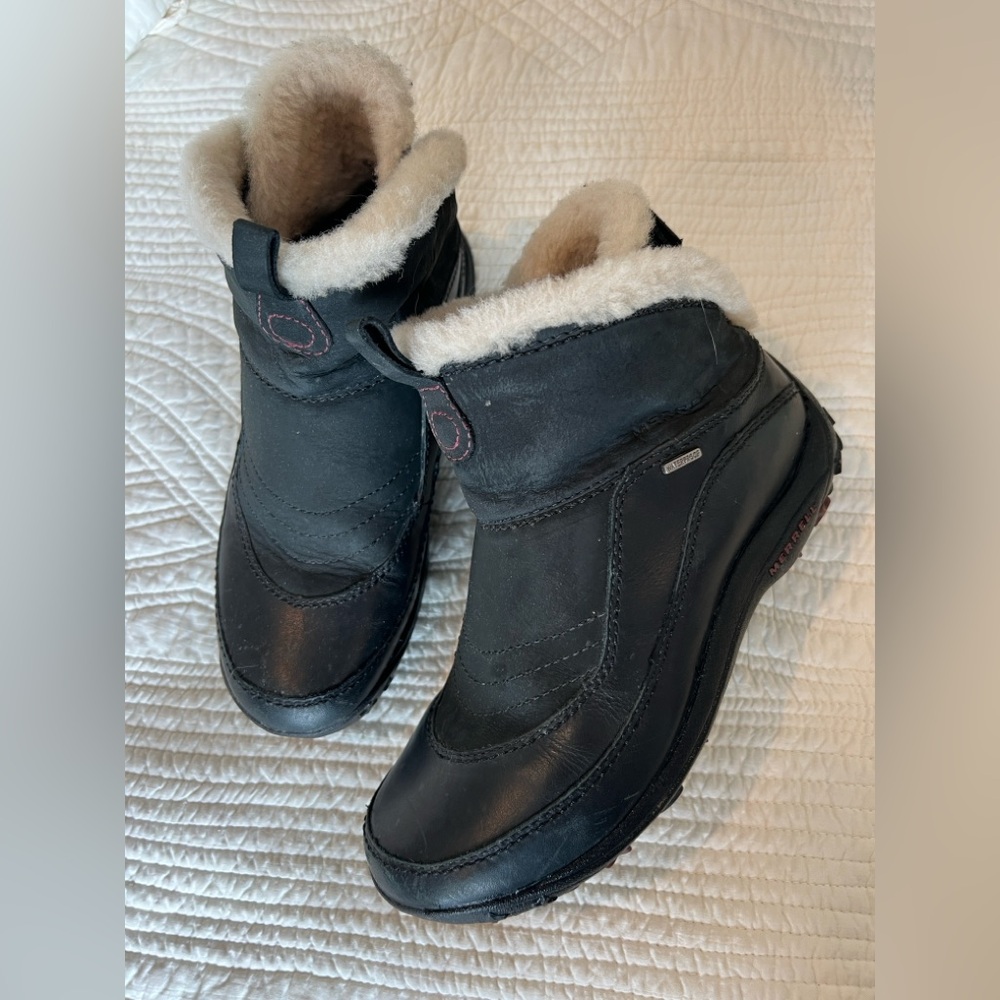 Women’s Merrell Low Cut Waterproof Warm Lined Boots Size 6.5